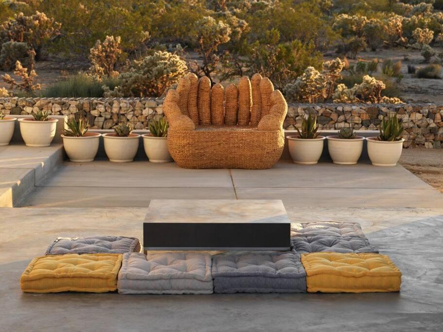 Neutra Home Joshua Tree Luxury Retreat Pool And Spa Exterior photo