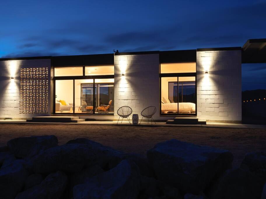 Neutra Home Joshua Tree Luxury Retreat Pool And Spa Exterior photo
